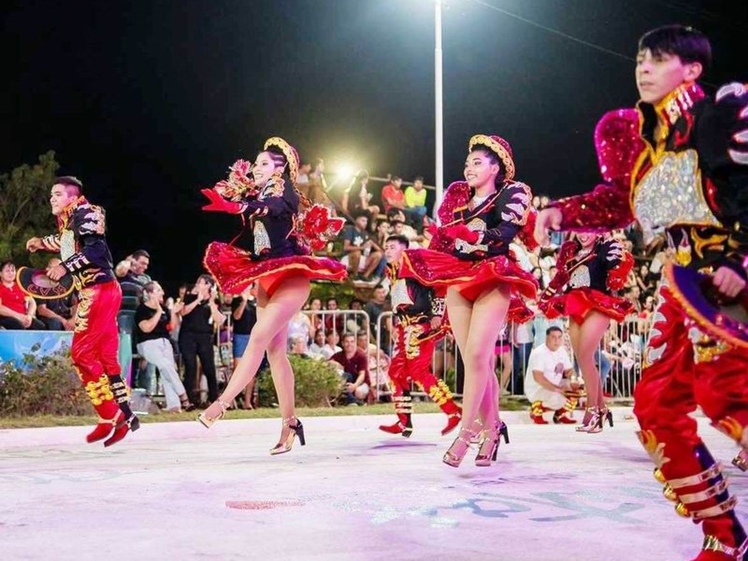 Miles de personas acompañaron esta
gran fiesta organizada desde el Municipio
