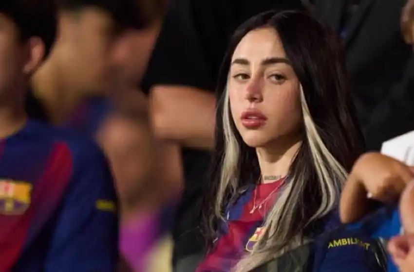Romance en puerta: Nicki Nicole vio el partido de Barcelona con la camiseta de un futbolista