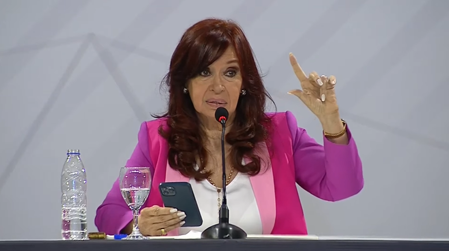 Cristina evidenció las diferencias en el Gobierno: "Lo que pasa en el Poder Ejecutivo, pelea no es, es debate de ideas"