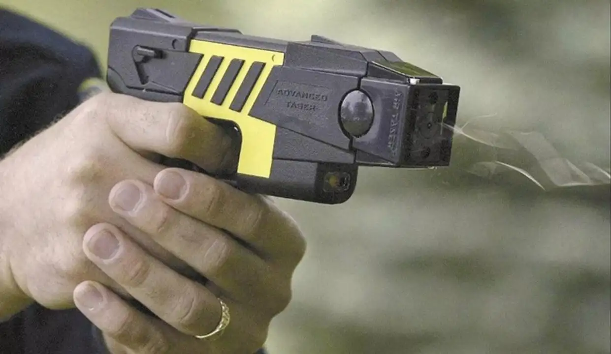 El Gobierno concretó la compra de 100 pistolas Taser para grupos especiales de las fuerzas federales