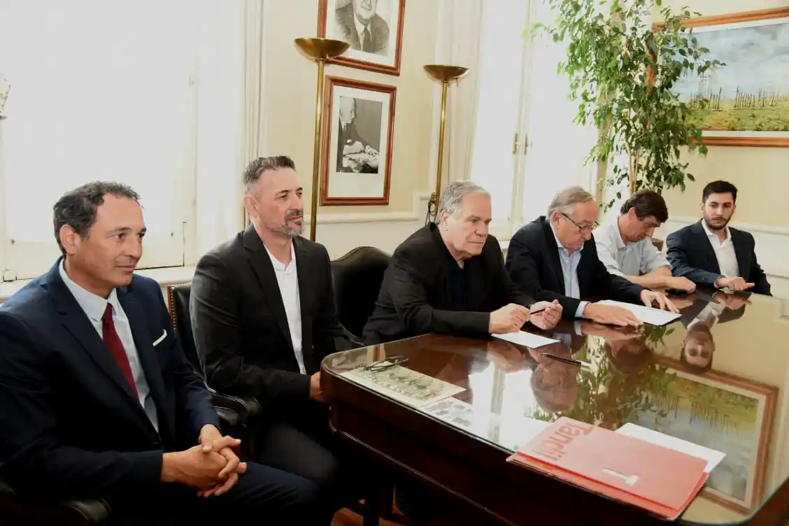 Asumen secretarios directores - 7