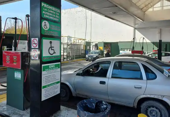 GNC: las estaciones trabajan con cupo y en algunas se agota a las pocas horas