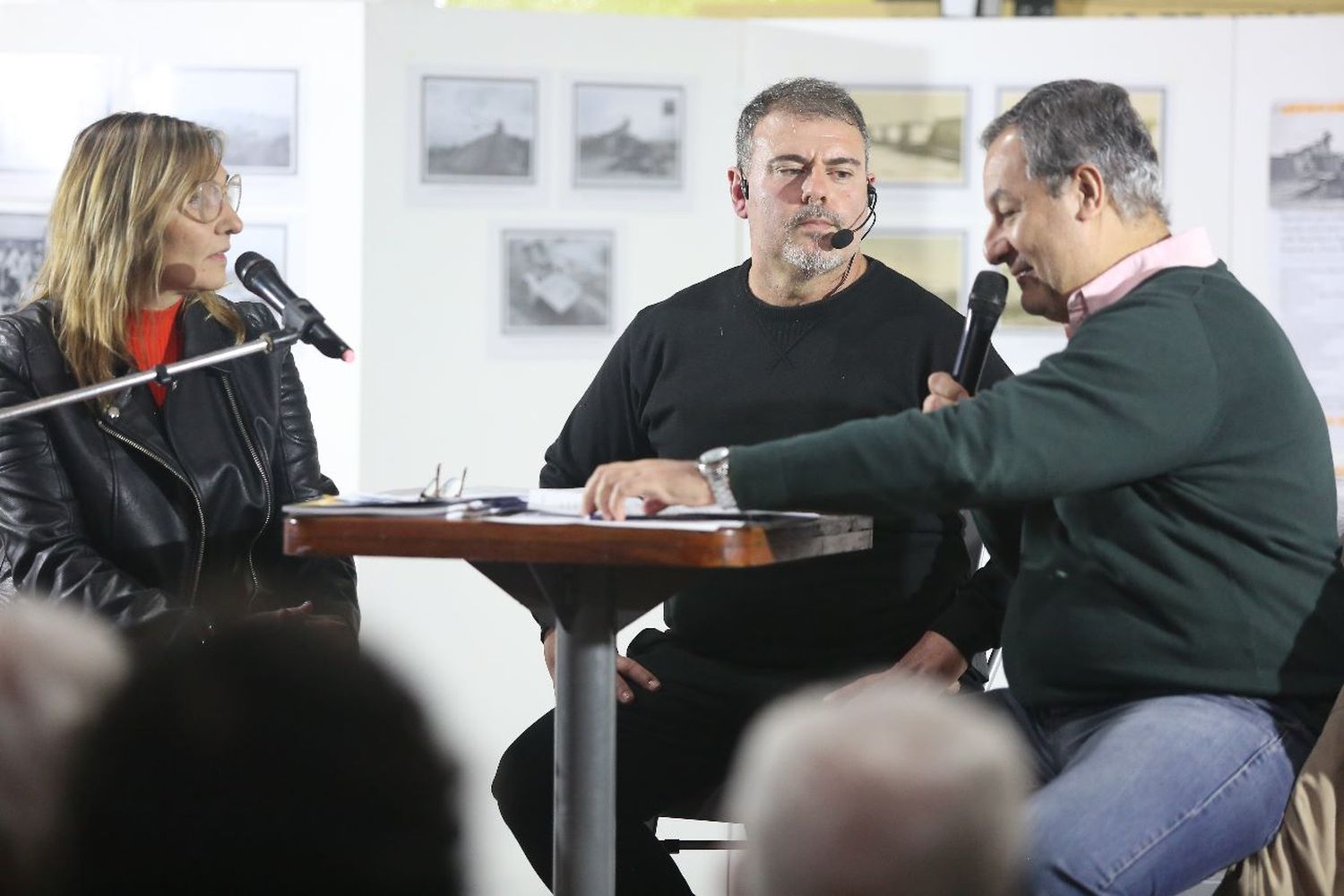 Emotiva presentación del libro de los 50 años del barrio Provincias Unidas