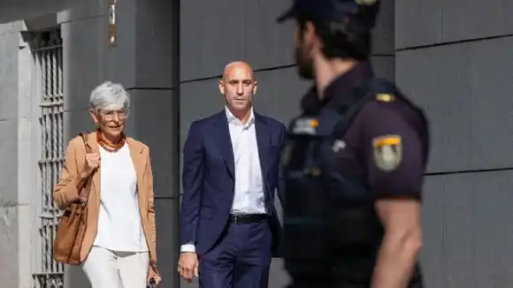 RUBIALES EN EL BANQUILLO:   fiscalía española pide orden de alejamiento para proteger a Jenni Hermoso