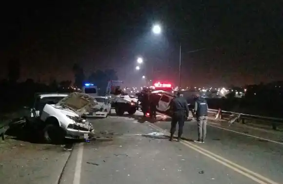 Fatal accidente en Avenida Frondizi: un fallecido, varios heridos graves y un conductor aprehendido