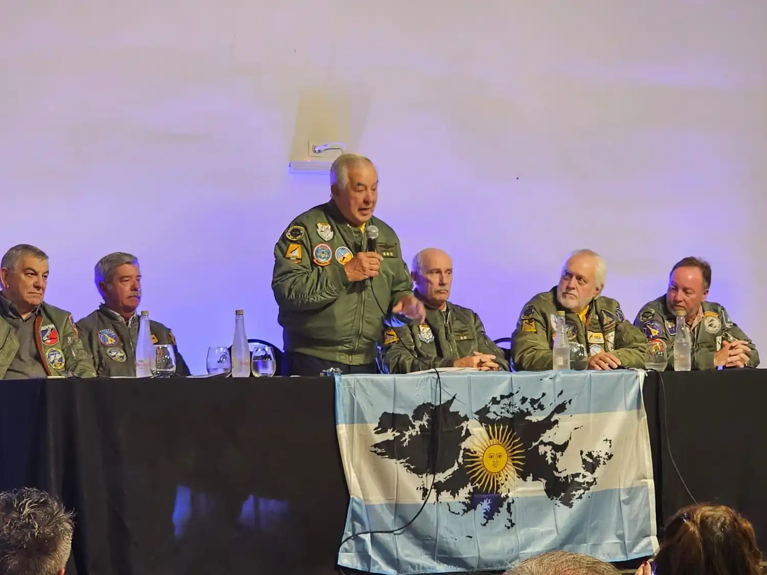 Homenaje a los "Halcones": emotivo encuentro con excombatientes de Malvinas en Chascomús