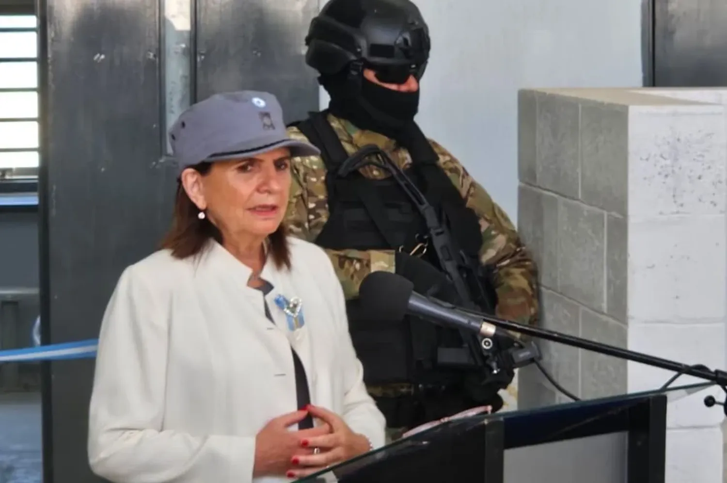 La ministra Bullrich brindó un discurso de apertura, luego de una proclama penitenciaria, que dio el director de la Unidad. Crédito: Daniel Melchiorri.