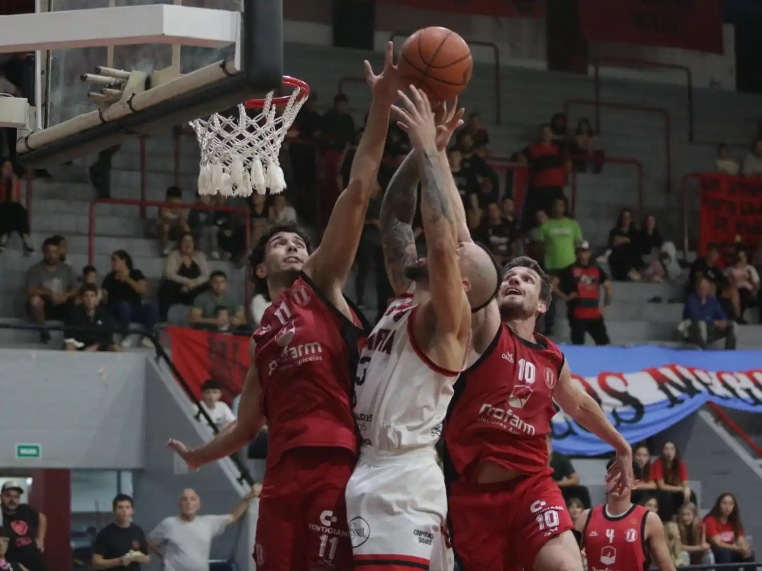 Duro partido para el conjunto venadense que cayó como local. Foto: Prensa Olimpia BBC.