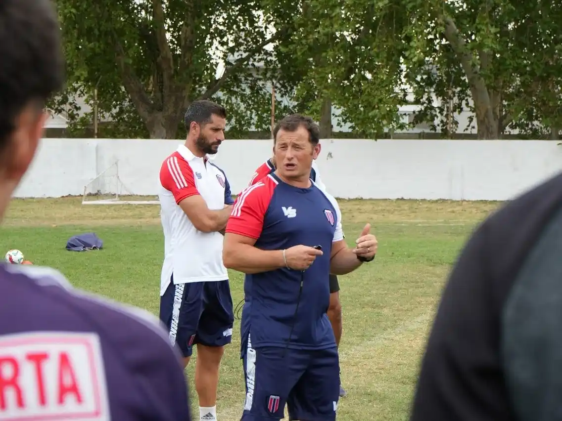 La presentación de Villar como técnico.

Foto: Agustín Colinamun