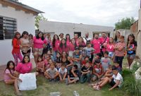 Voluntarios del Rotaract entregaron 25 kits escolares en el barrio La Movediza