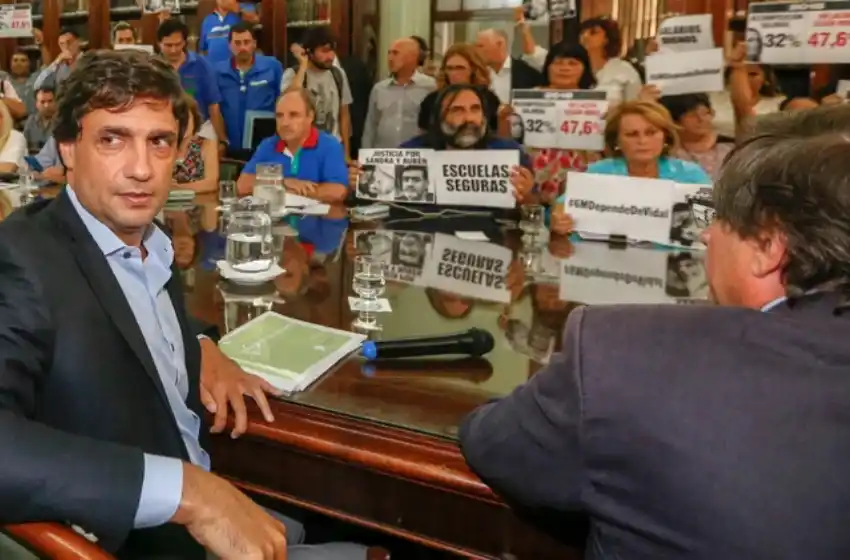 El Gobierno convocó a los docentes para este miércoles