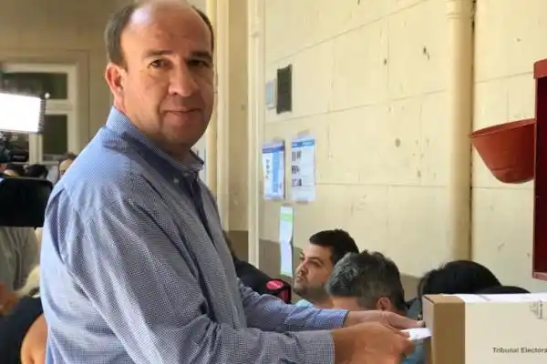 Vitor votó y pidió a los entrerrianos «que elijan futuro y transparencia»