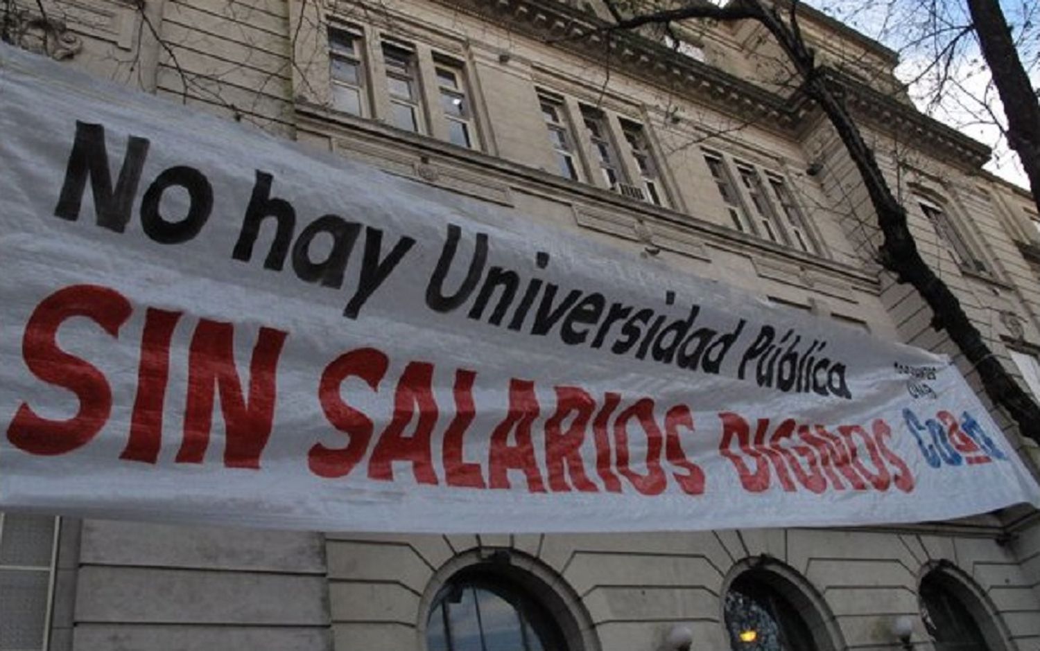 «Una educación pública de calidad sólo puede sostenerse con salarios dignos»