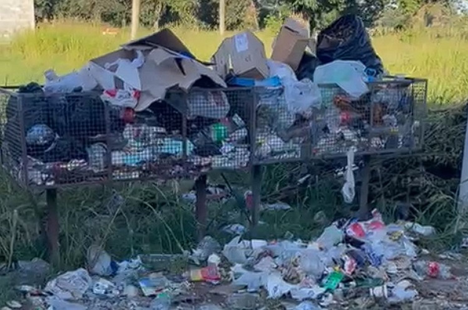 Tapados de basura en El Escorial