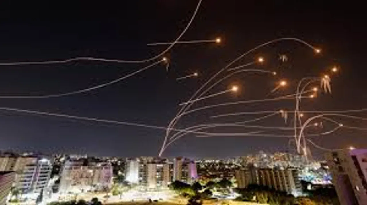Irán lanzó unos 100 misiles hacia Israel
