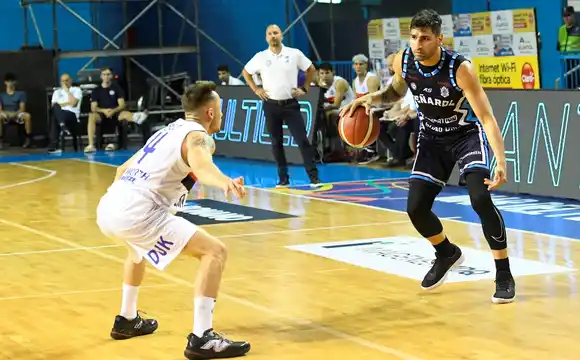 Peñarol superó a San Lorenzo con las asistencias del Chuzito y los puntos de Thornton