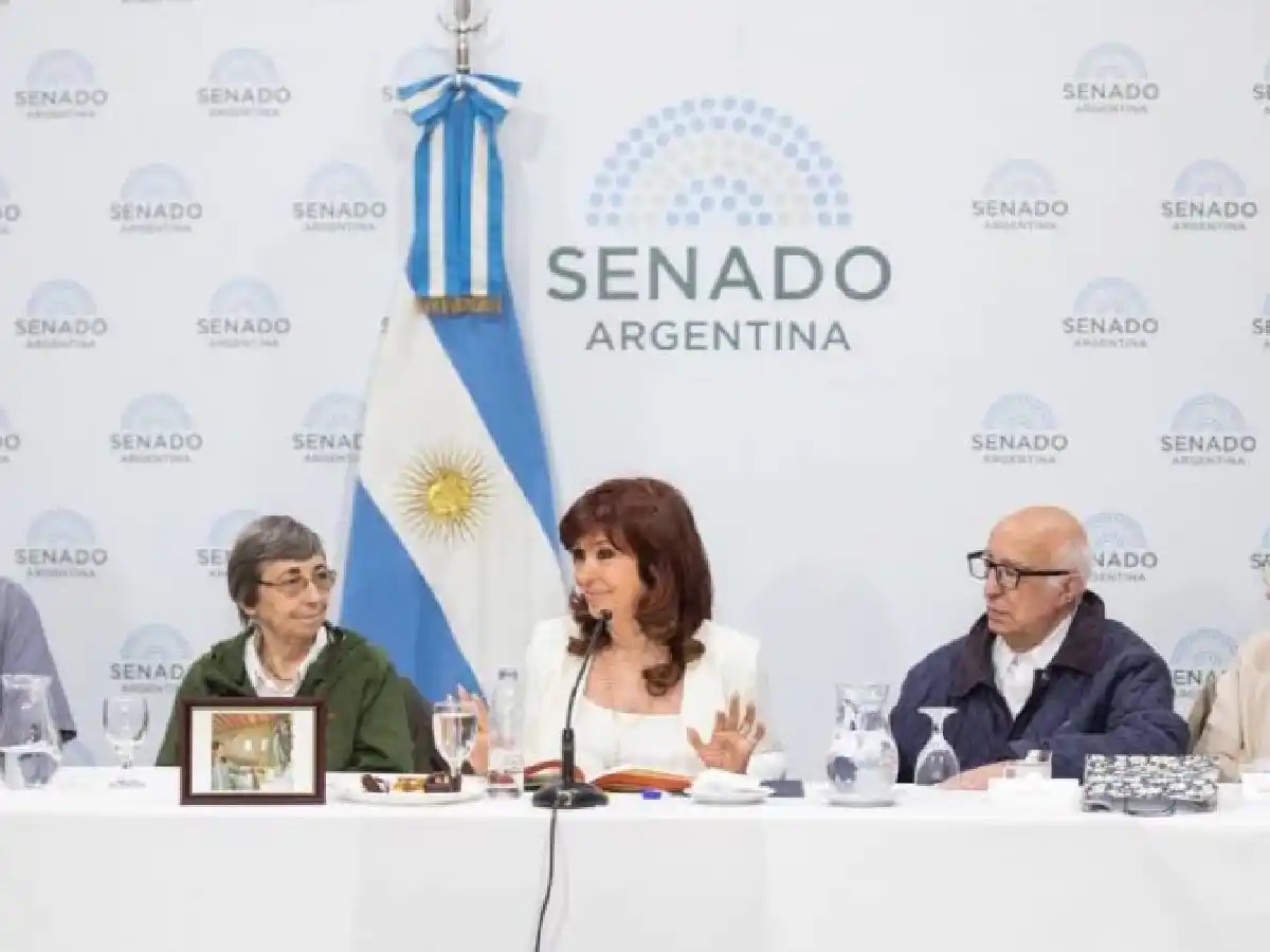 Reapareció Cristina Kirchner tras el intento de atentado: "Siento que estoy viva por Dios y por la Virgen"