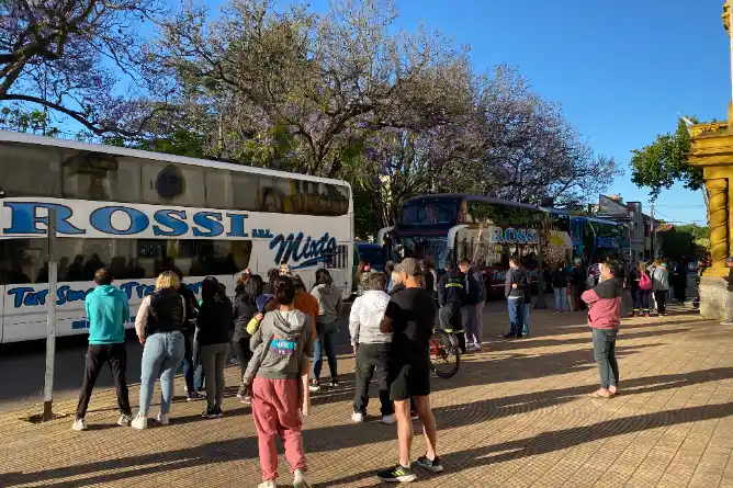 Partió un nuevo contingente de egresados chascomunenses con destino a La Costa