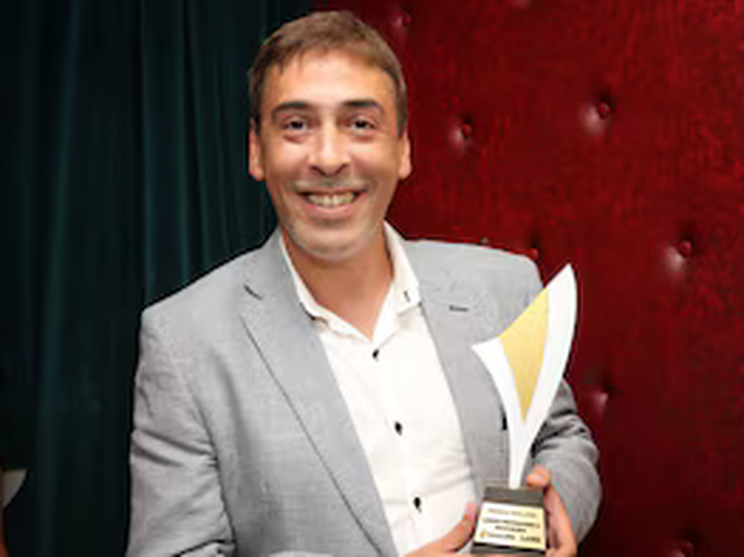 Murió René Bertrand, figura del teatro de revista y la televisión argentina