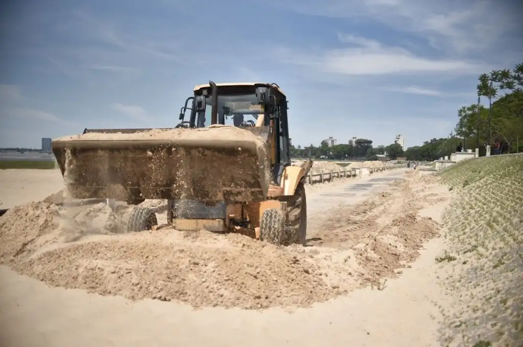 La Municipalidad pone en condiciones las playas y parques para el verano