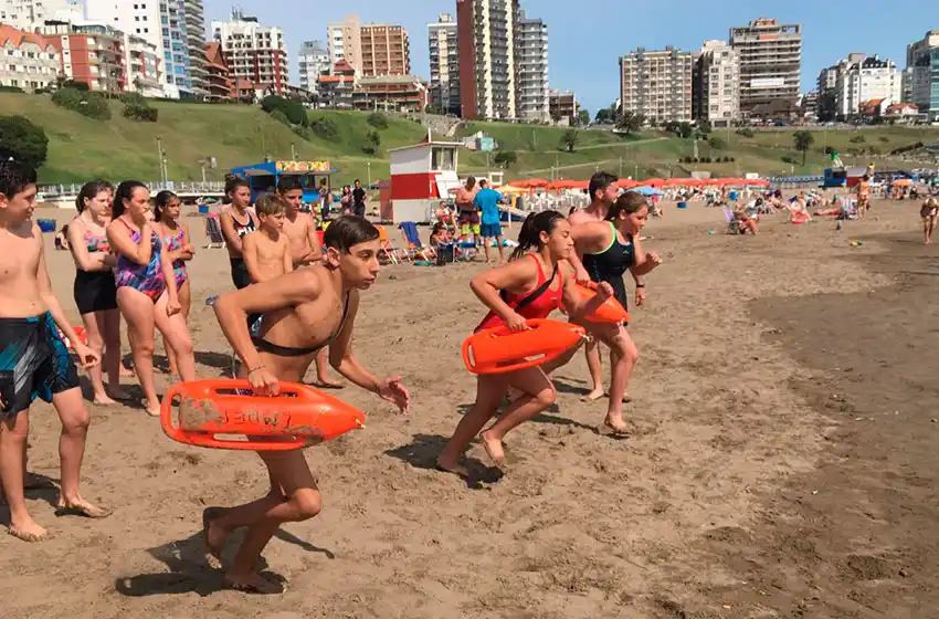 Los guardavidas deberán homologar sus libretas para trabajar en la provincia de Buenos Aires