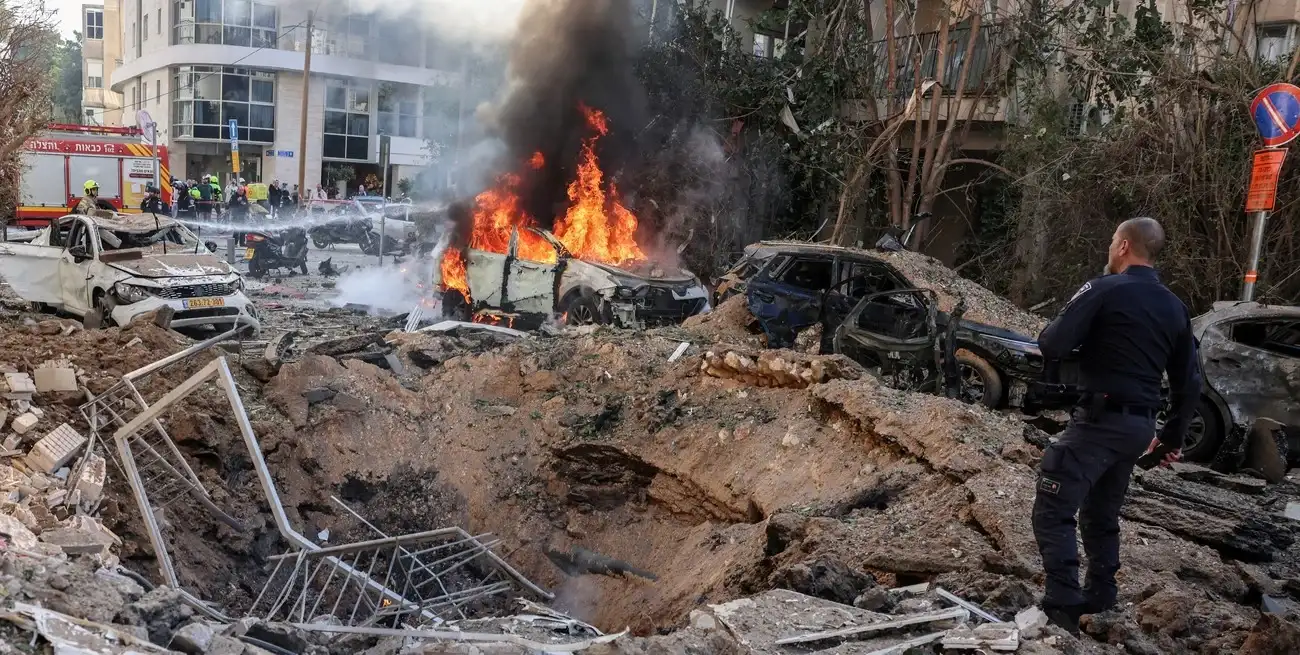 Explosiones en Israel tras los ataques con misiles lanzados durante la madrugada. Foto: Reuters