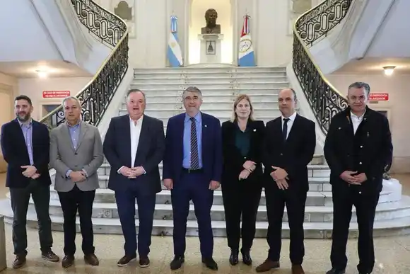 Perdieron los violentos, se terminaron los privilegios y ganaron los trabajadores porque la Caja se queda en Santa Fe”