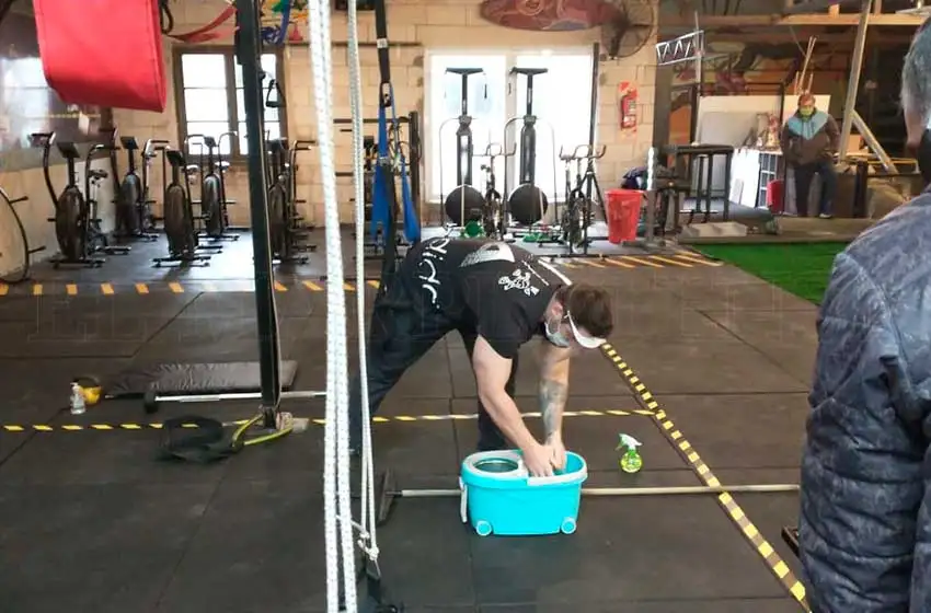 “Hablan de salud pero siguen dilatando la apertura de los gimnasios o los natatorios”