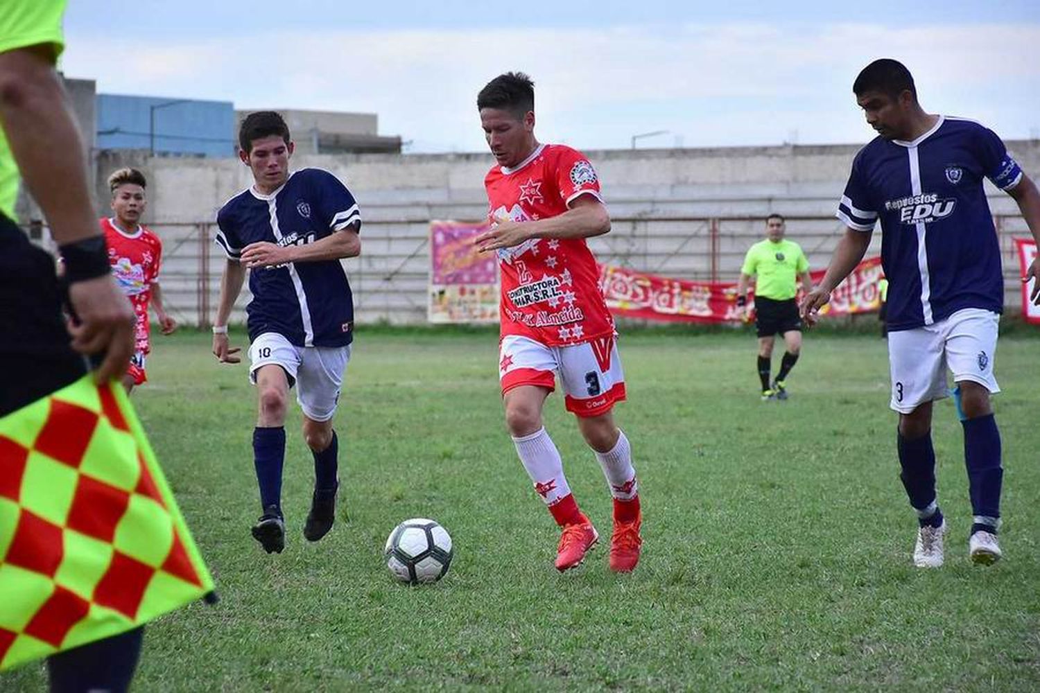 Chacra 8 igualó con Muni y
San Martín goleó a Fontana