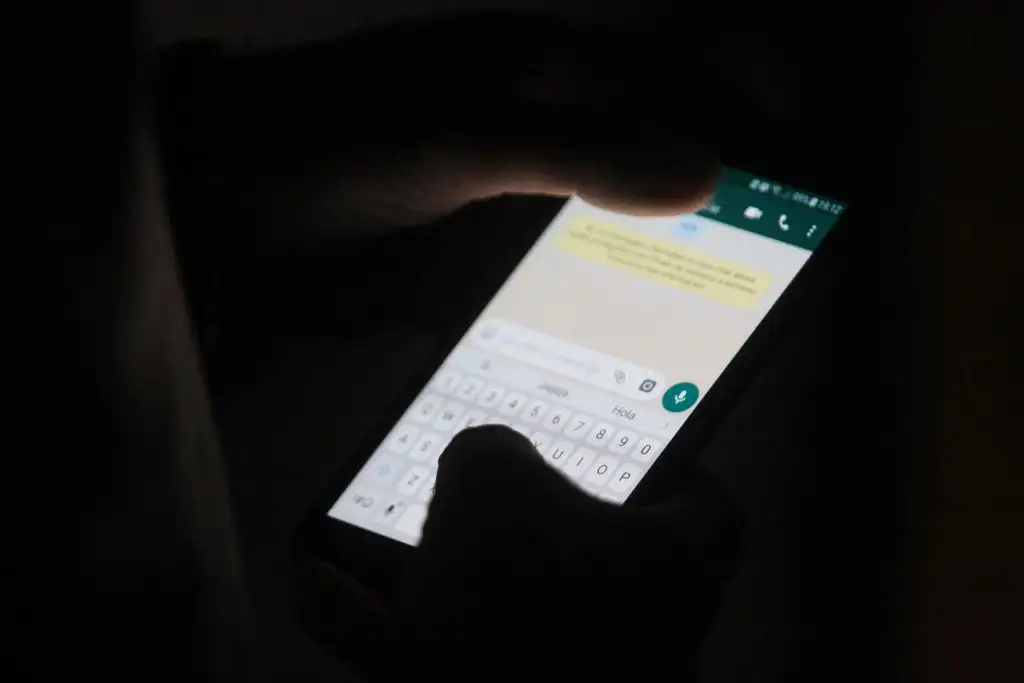 Insólito: le propone devolverle el celular que le robó si se acuesta con él