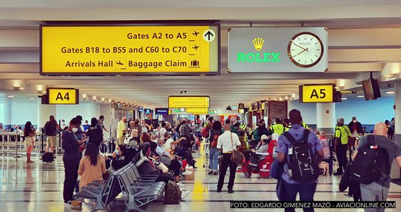 Estados Unidos: Pasajeros ya no necesitan quitarse los zapatos en aeropuertos seleccionados gracias a nueva tecnología