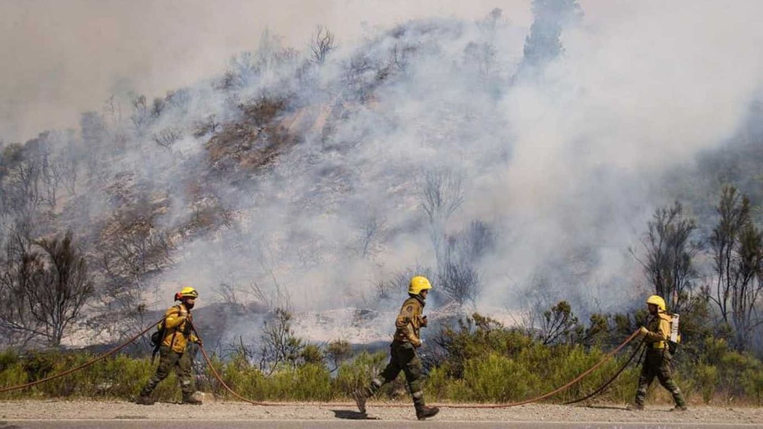 El Bolsón: el fuego avanza y peligra un poblado mapuche