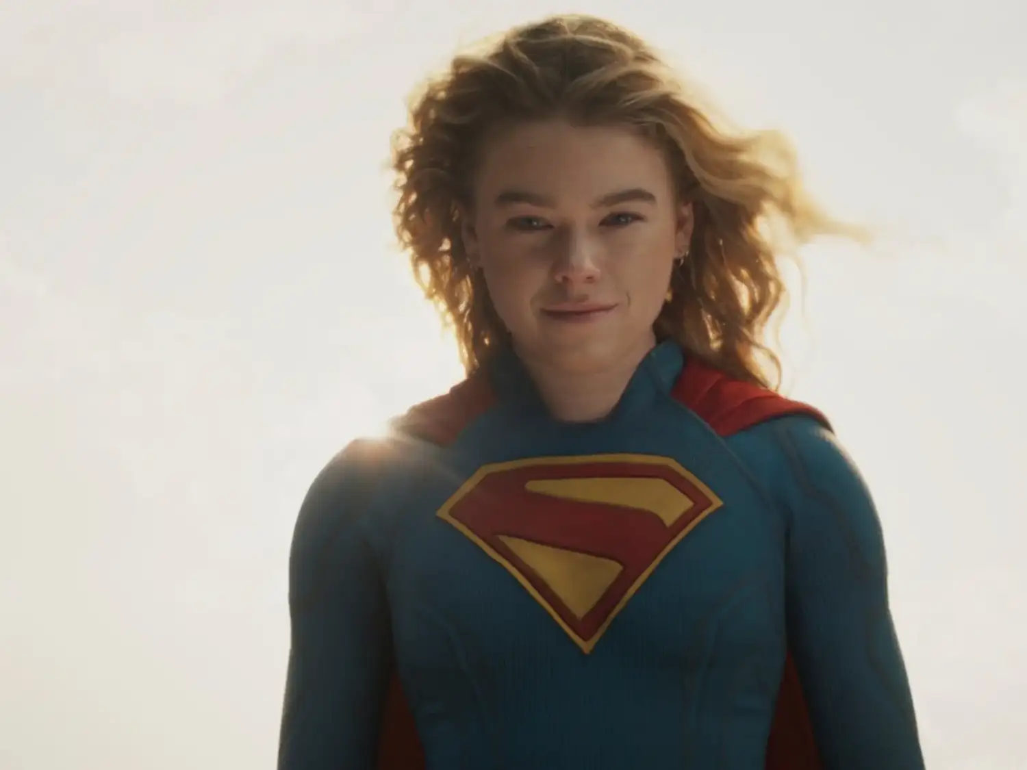 Milly Alcock es la nueva "Supergirl", que estará disponible desde esta semana en cines.