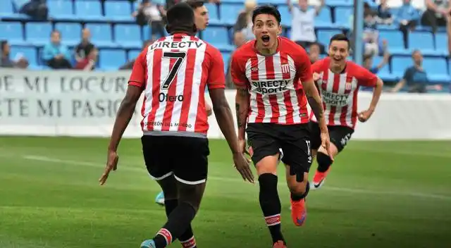 Estudiantes madrugó y goleó a Temperley en el debut de Bernardi