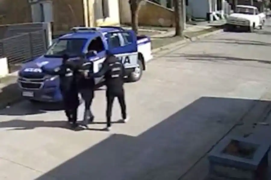 “Las dos veces que nos robaron usaron el mismo modus operandi, eran policías que venían a allanar”: persecución, secuestro y tiros en Córdoba