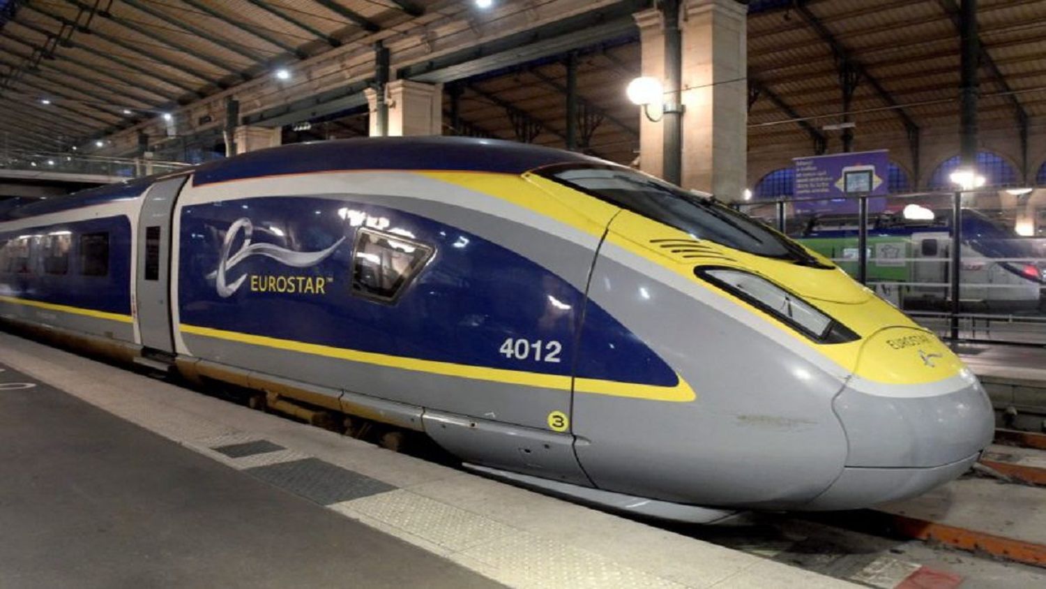 ¡TERRIBLE! Migrante muere electrocutado en el techo de un tren de alta velocidad en Francia