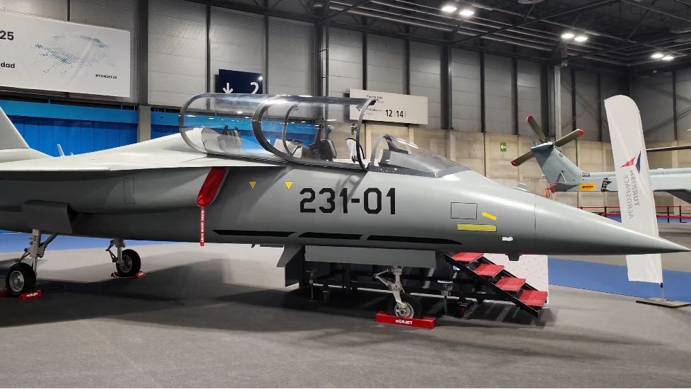 TAI presenta el Hürjet en FEINDEF 2025 con librea del Ejército del Aire, mientras España evalúa su compra