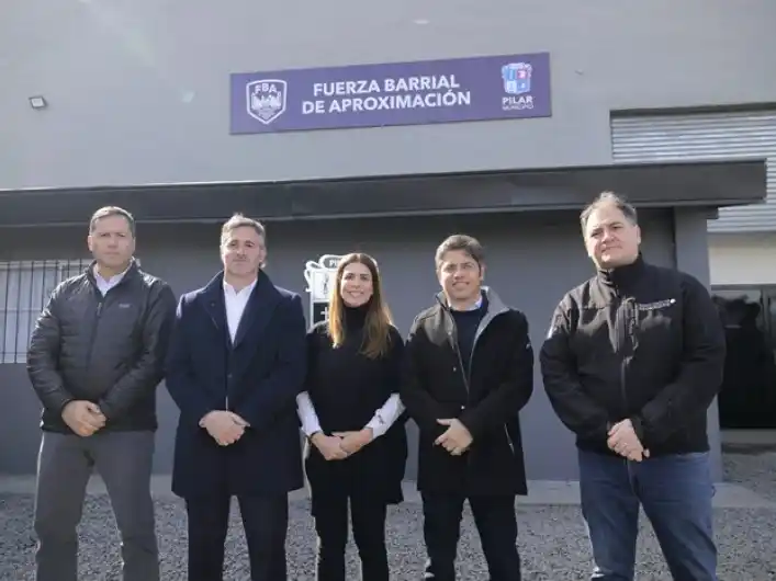 El gobernador estuvo acompañado del ministro de Seguridad, Javier Alonso; y el intendente local, Federico Achával.