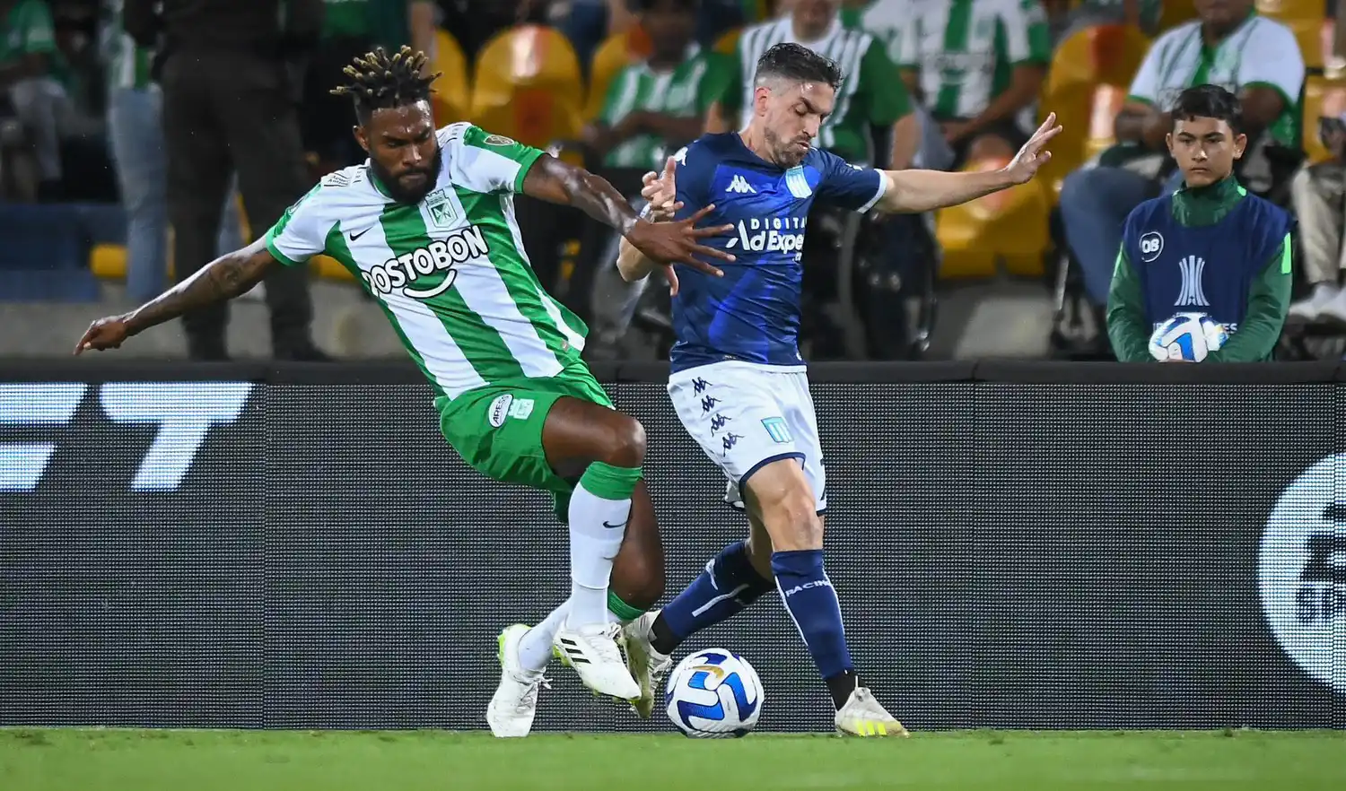 Racing necesita los goles de Hauche.