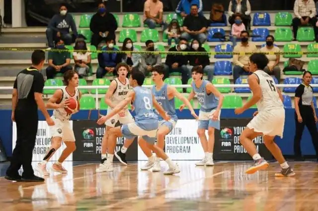Serenata albiceleste, Argentina puntero invicto