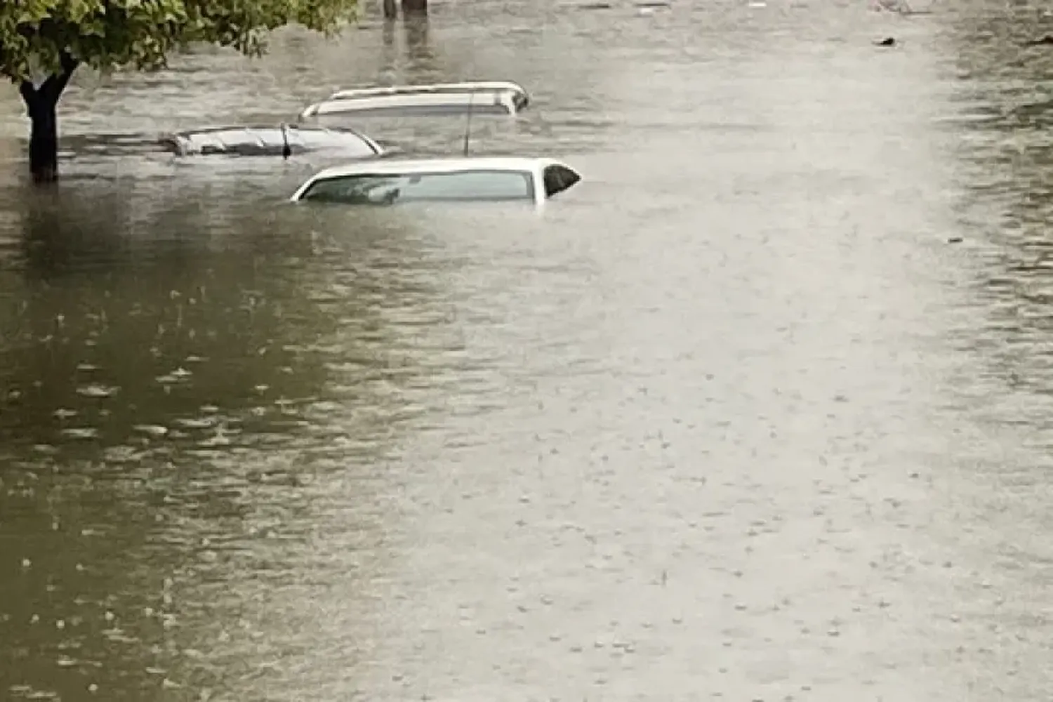 Cerca de 800 personas continúan evacuadas tras las copiosas lluvias en la ciudad de Corrientes