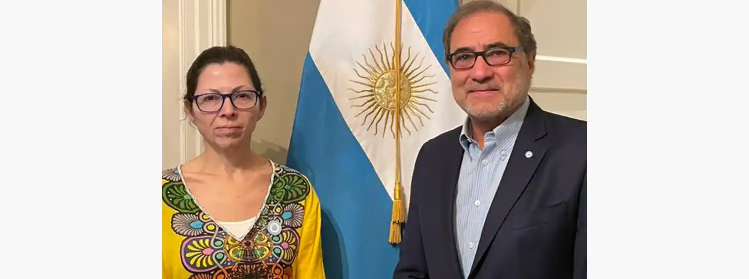 Batakis está reunida con el Tesoro de Estados Unidos