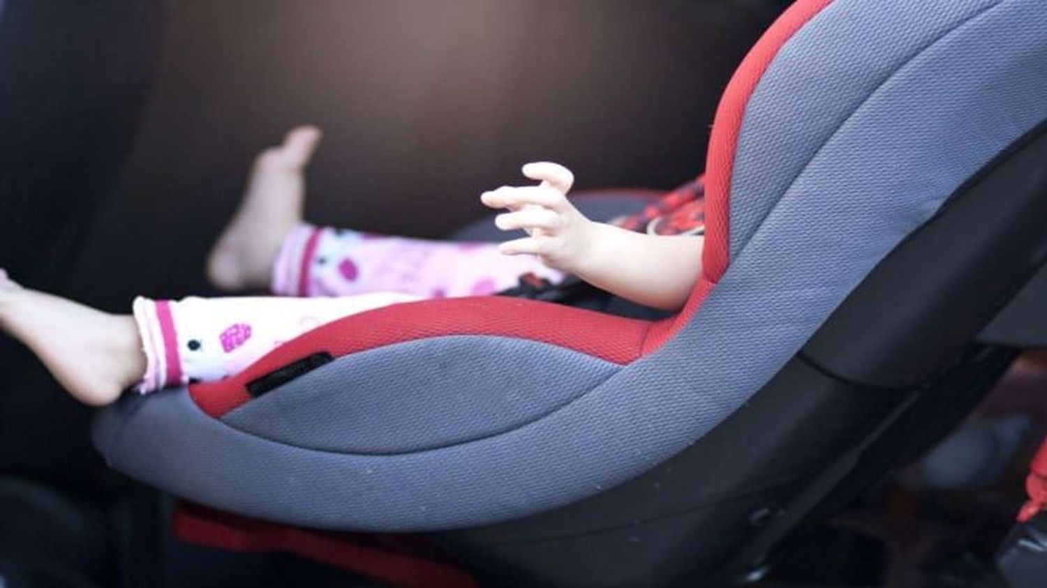 SE PERCATÓ SIETE HORAS DESPUÉS: muere niña en Portugal porque su madre la olvidó dentro del carro