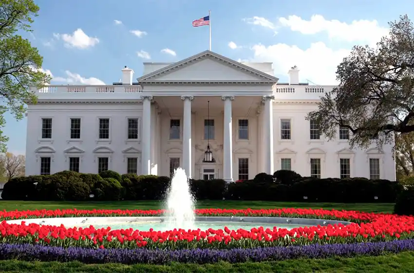 Siete ciudadanos venezolanos amparados por el TPS y un grupo que representa a otros impugnaron la medida