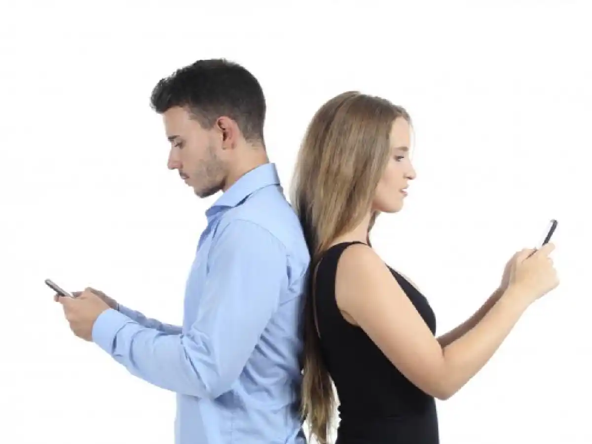 El whatsapp, ¿rompe parejas? 