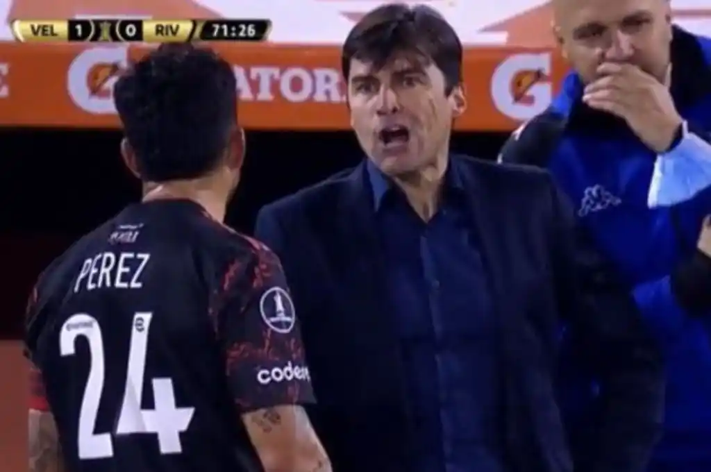 “Cerrá el ort…”: fuerte cruce del Cacique Medina y Enzo Pérez en Vélez-River