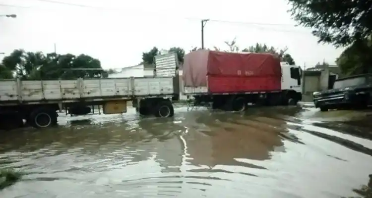 Lluvias: Obras públicas trabaja para evitar que las calles vuelvan a inundarse