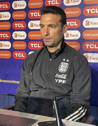 Scaloni tiene 27 jugadores y espera la llegada de Messi