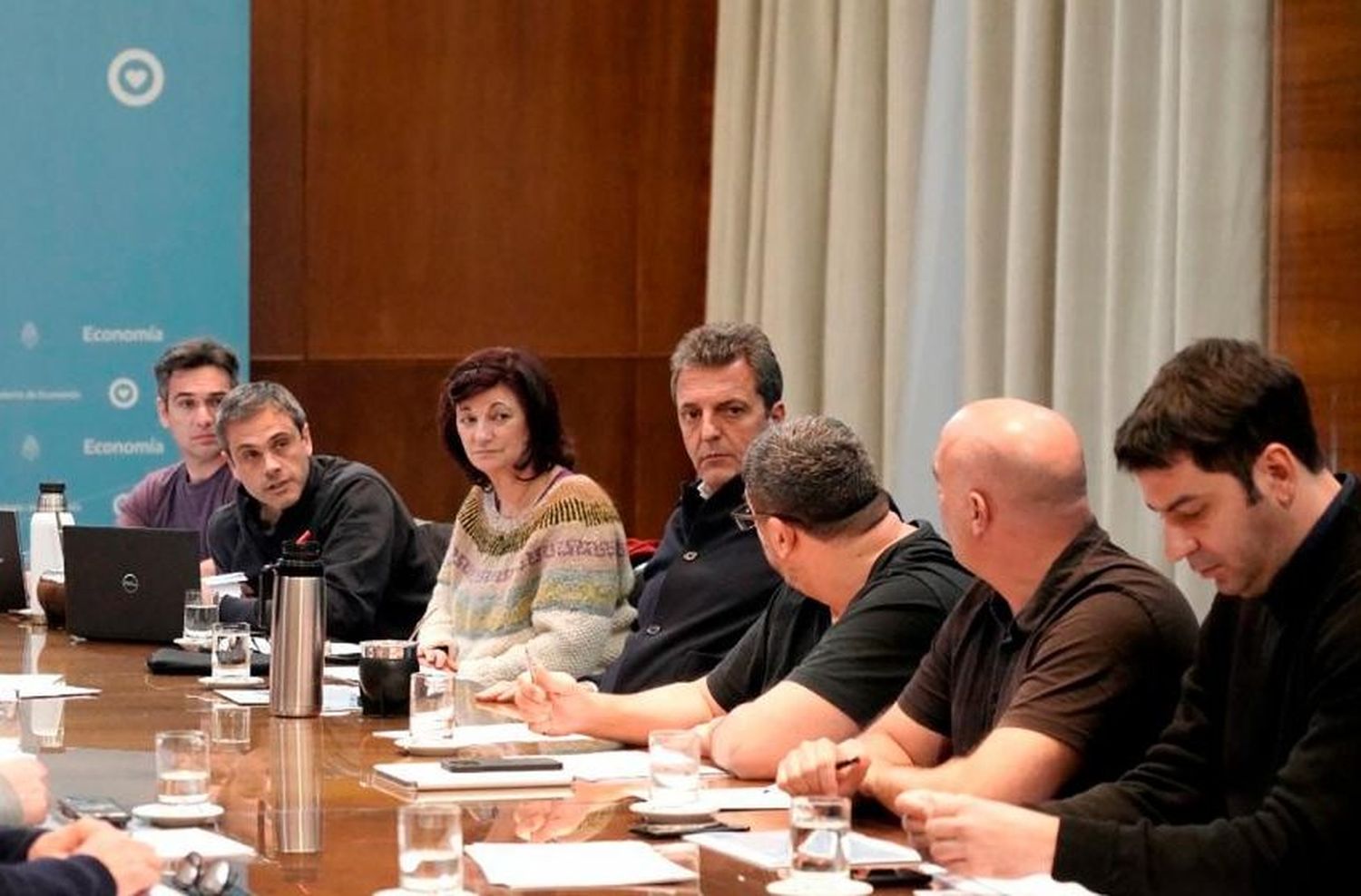 Massa encabezó una reunión para analizar medidas que se anunciarán desde hoy