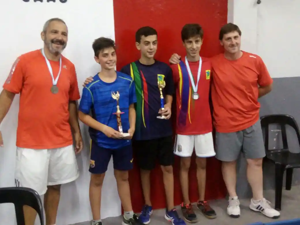 Buena actuación en torneo regional de tenis de mesa